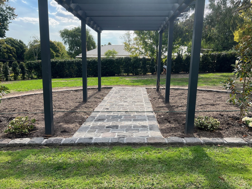 Australian Bluestone Pitchers 30mm split, 150-400x180-250x30mm (top split &amp; 4 sides split, bottom sawn, thickness ±10 mm)